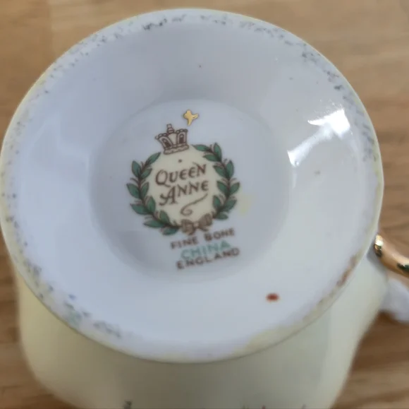 Queen Anne Yellow Bluebell Wildflower Bone China Tea Cup Saucer Gold Gilt Duo UK - Picture 9 of 11